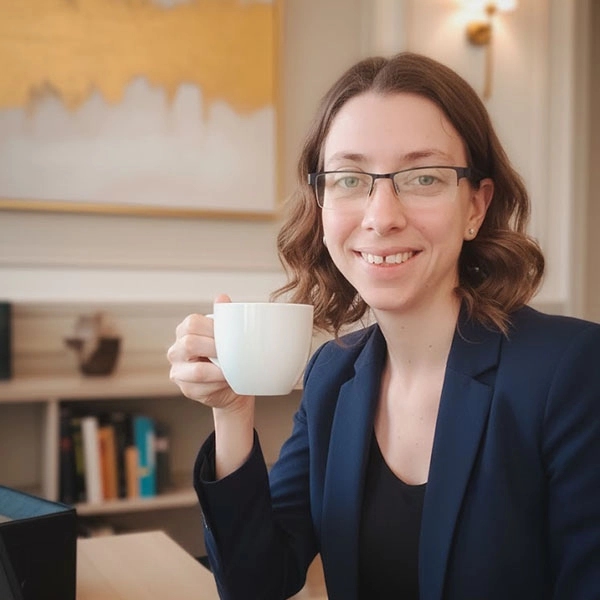 Lucile intervient sur la conception graphique, l’expérience utilisateur et la stratégie de contenu. Elle imagine des sites clairs, modernes et sur mesure, pensés pour valoriser l’image de chaque activité et faciliter l’acquisition de nouveaux clients.
